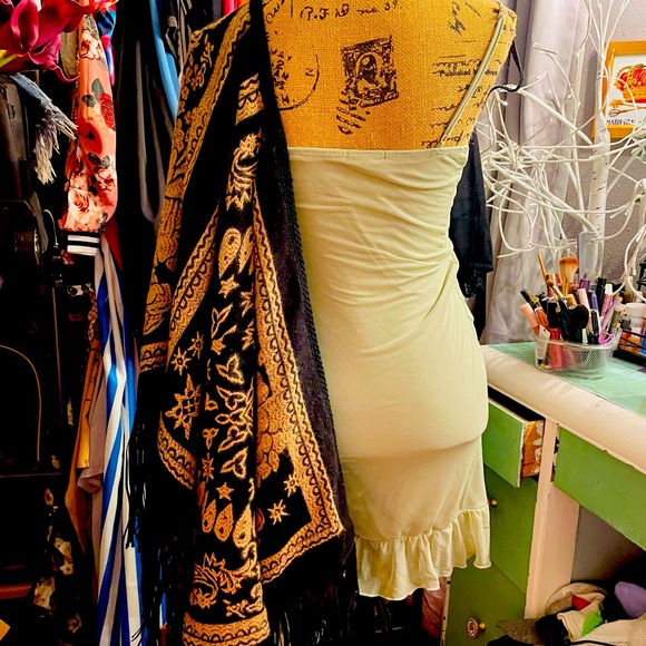 Light hazel dress comes w/ blk n gold poncho and blk boots. - Picture 3 of 3